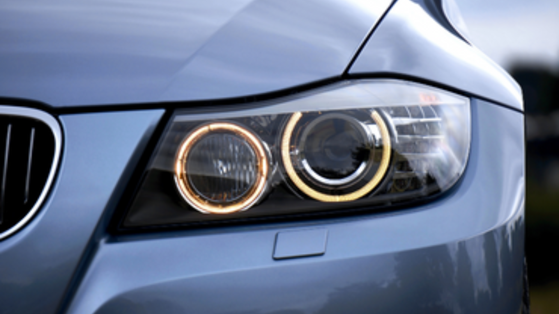 Tips for Purchasing a Replacement Factory Headlights